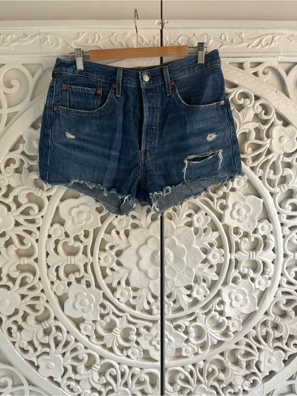 Levi’s 501 Distressed Denim Shorts Dark Wash Button Fly Raw Hem W30